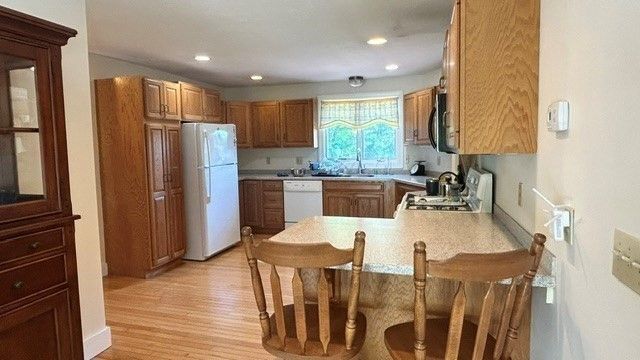 32 Station Ave, Upton, MA 01568