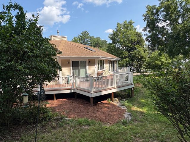 32 Station Ave, Upton, MA 01568