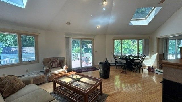 32 Station Ave, Upton, MA 01568