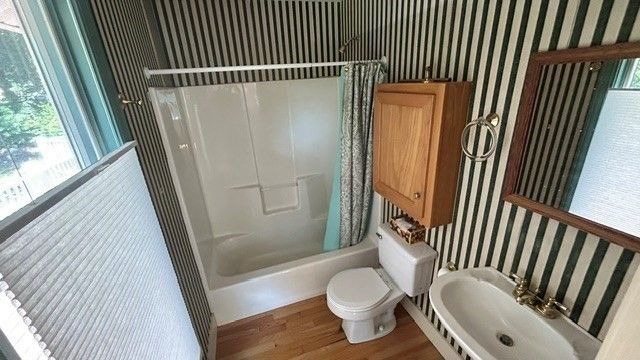 32 Station Ave, Upton, MA 01568