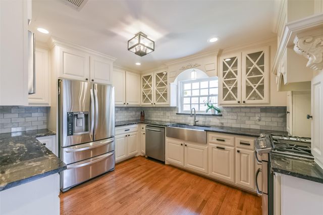 2415 Stoney Brook Drive, Houston, TX 77063