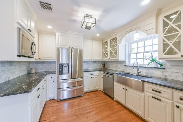 2415 Stoney Brook Drive, Houston, TX 77063