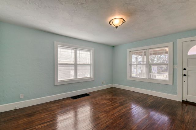 1342 S Kimbrough Avenue, Springfield, MO 65807