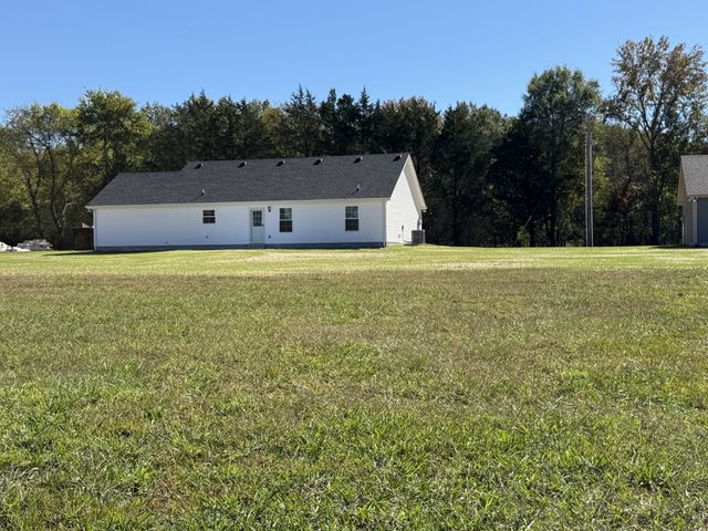 1585 Paynes Church Rd, Winchester, TN 37398