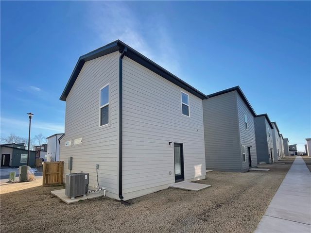 910 States Avenue, Bentonville, AR 72713