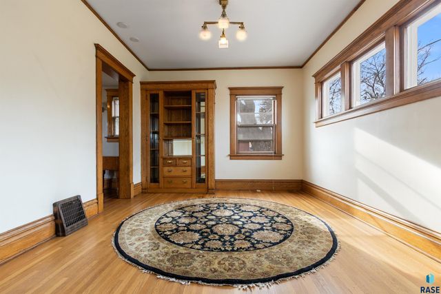 215 E 14th St Street, Sioux Falls, SD 57104