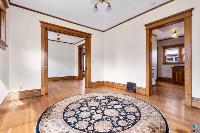 215 E 14th St Street, Sioux Falls, SD 57104