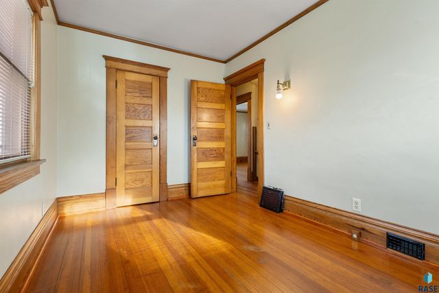 215 E 14th St Street, Sioux Falls, SD 57104