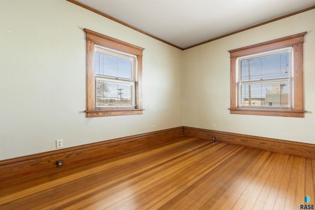 215 E 14th St Street, Sioux Falls, SD 57104