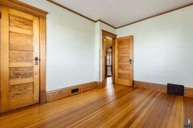 215 E 14th St Street, Sioux Falls, SD 57104