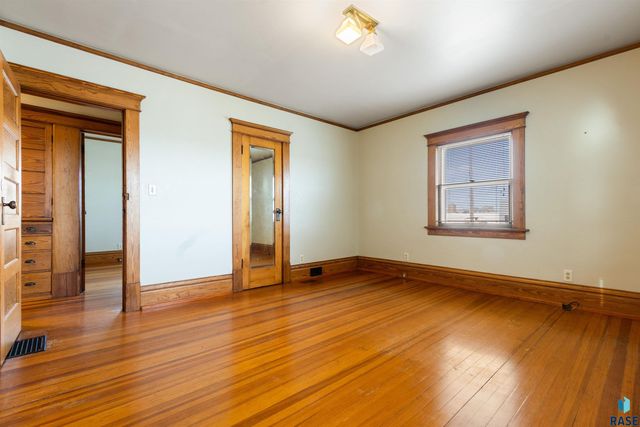 215 E 14th St Street, Sioux Falls, SD 57104