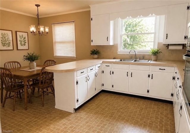 529 E Devon Drive E, Mount Airy, NC 27030