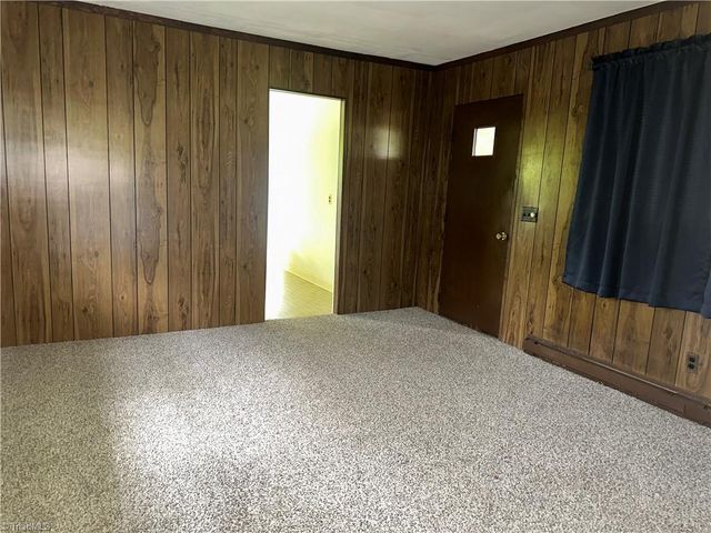 529 E Devon Drive E, Mount Airy, NC 27030