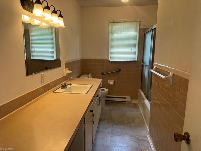 529 E Devon Drive E, Mount Airy, NC 27030