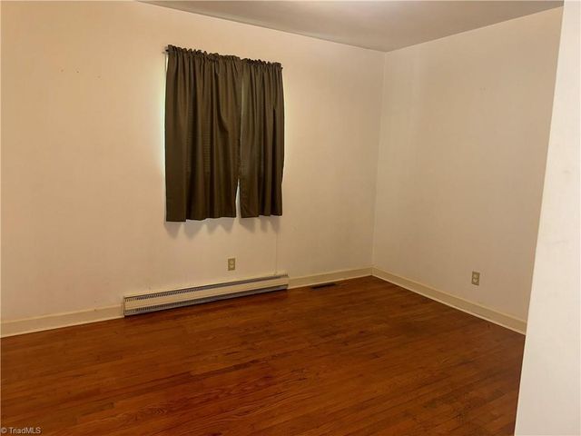 529 E Devon Drive E, Mount Airy, NC 27030