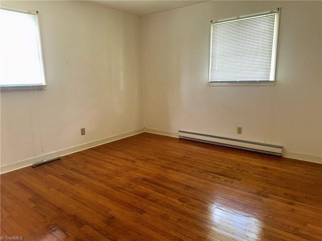 529 E Devon Drive E, Mount Airy, NC 27030