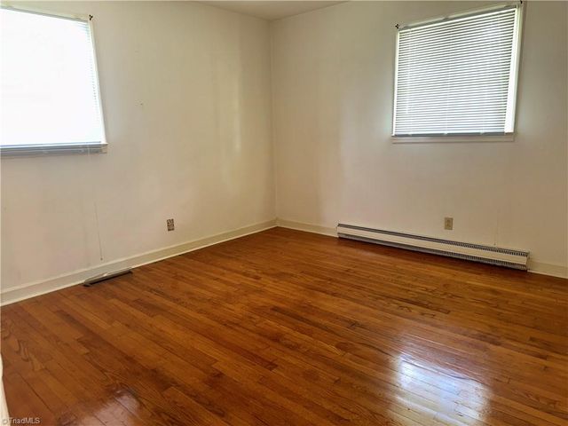 529 E Devon Drive E, Mount Airy, NC 27030