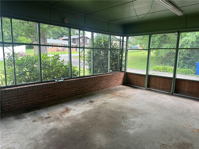 529 E Devon Drive E, Mount Airy, NC 27030