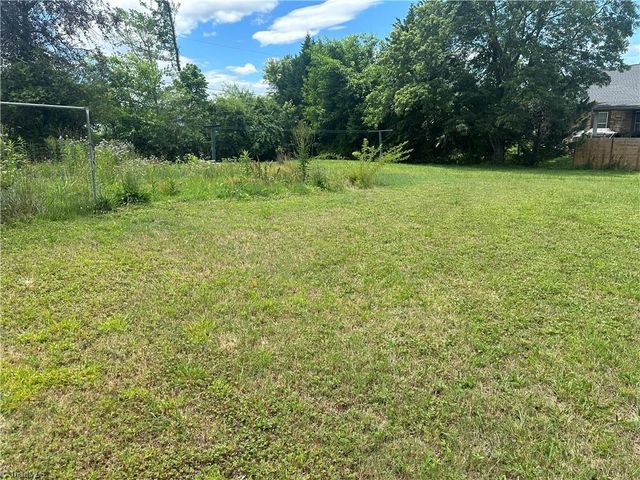 529 E Devon Drive E, Mount Airy, NC 27030