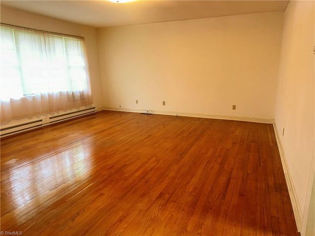 529 E Devon Drive E, Mount Airy, NC 27030