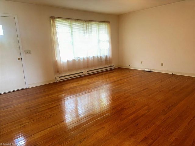 529 E Devon Drive E, Mount Airy, NC 27030