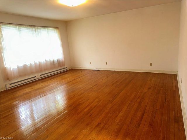 529 E Devon Drive E, Mount Airy, NC 27030