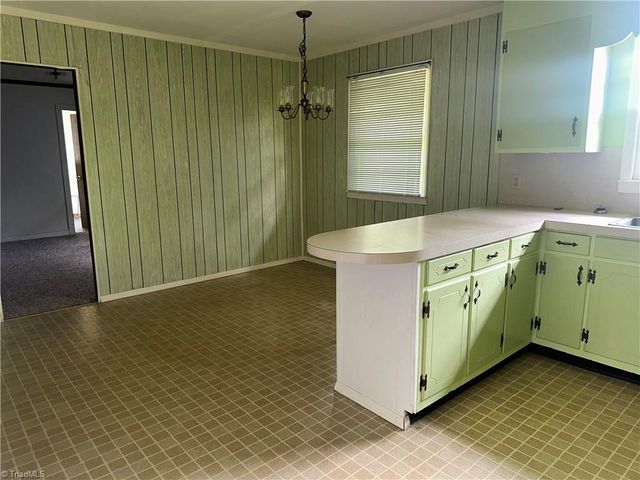 529 E Devon Drive E, Mount Airy, NC 27030