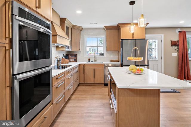 56 GRIDIRON RD, Levittown, PA 19057
