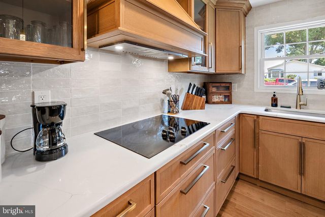 56 GRIDIRON RD, Levittown, PA 19057