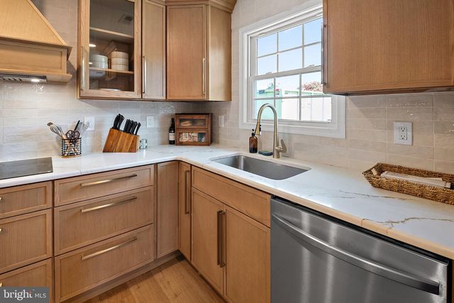 56 GRIDIRON RD, Levittown, PA 19057