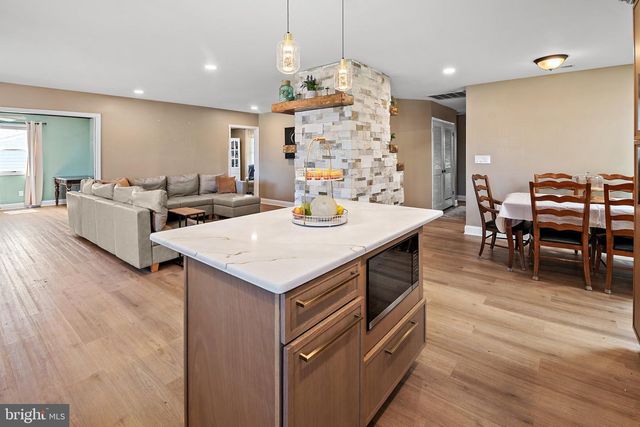 56 GRIDIRON RD, Levittown, PA 19057