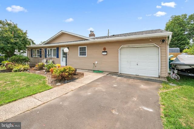 56 GRIDIRON RD, Levittown, PA 19057