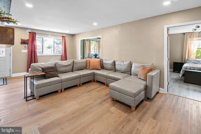 56 GRIDIRON RD, Levittown, PA 19057