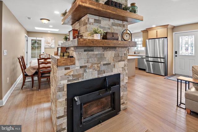 56 GRIDIRON RD, Levittown, PA 19057