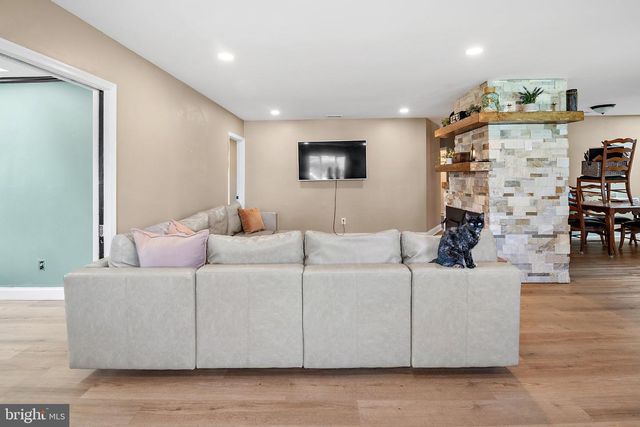 56 GRIDIRON RD, Levittown, PA 19057
