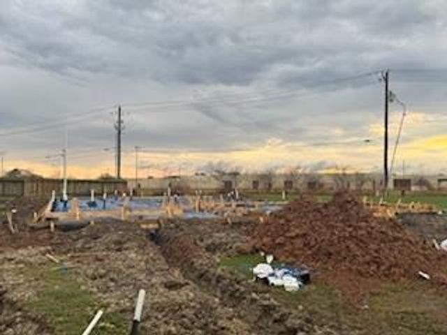 1617 Elm Court, Angleton, TX 77515