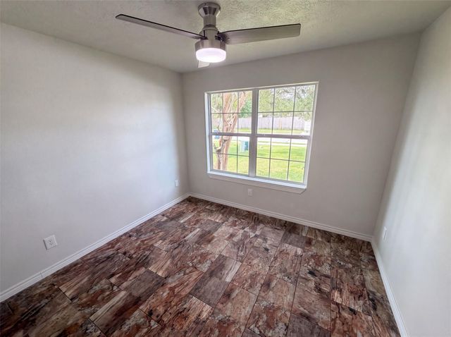 9002 Barracuda Drive, Texas City, TX 77591