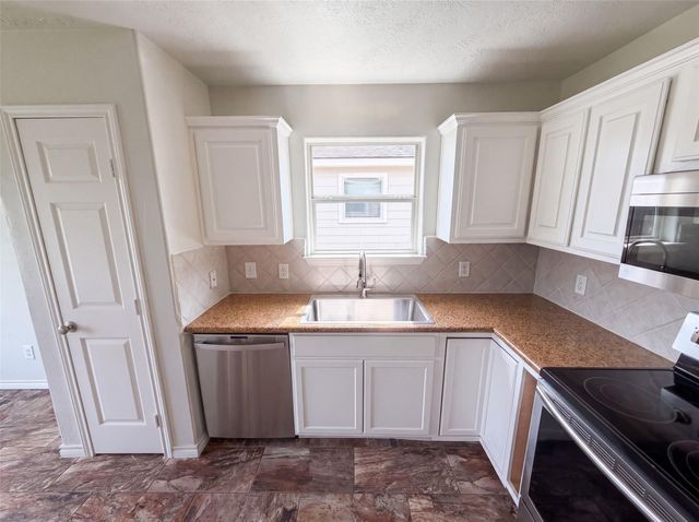 9002 Barracuda Drive, Texas City, TX 77591