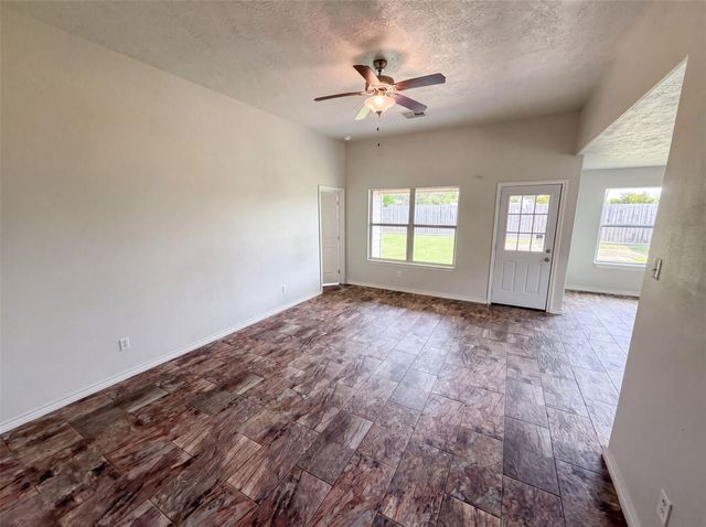 9002 Barracuda Drive, Texas City, TX 77591