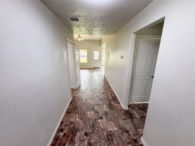 9002 Barracuda Drive, Texas City, TX 77591