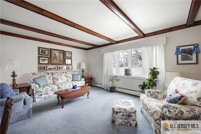 39 Herold Place, Metuchen, NJ 08840