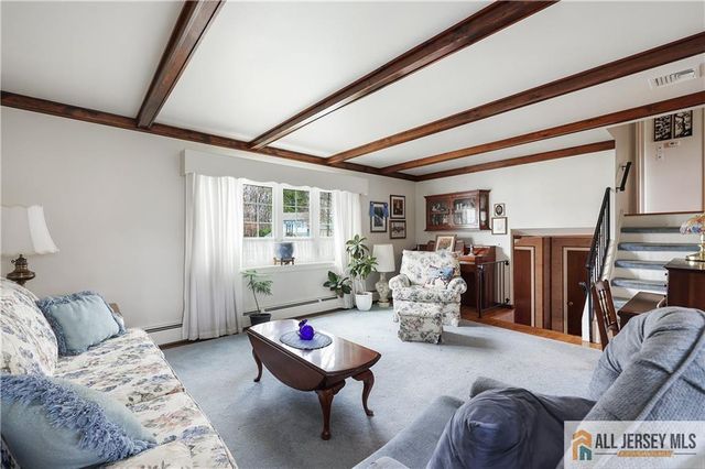 39 Herold Place, Metuchen, NJ 08840