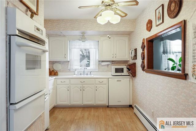 39 Herold Place, Metuchen, NJ 08840