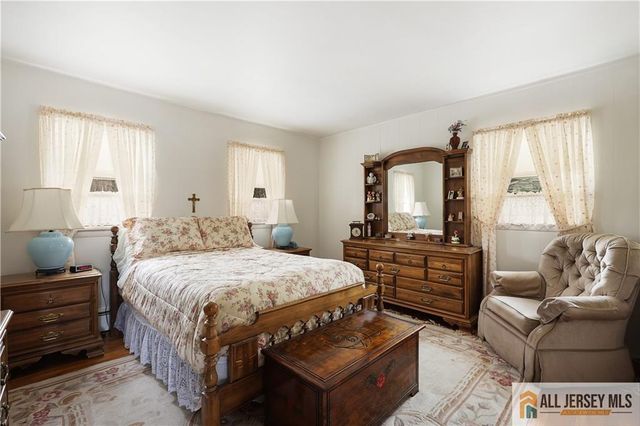 39 Herold Place, Metuchen, NJ 08840