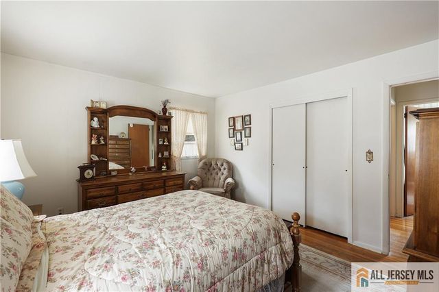 39 Herold Place, Metuchen, NJ 08840