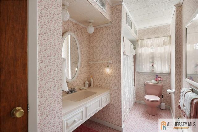 39 Herold Place, Metuchen, NJ 08840