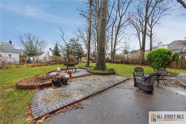 39 Herold Place, Metuchen, NJ 08840