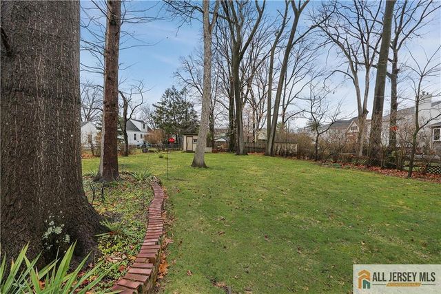 39 Herold Place, Metuchen, NJ 08840