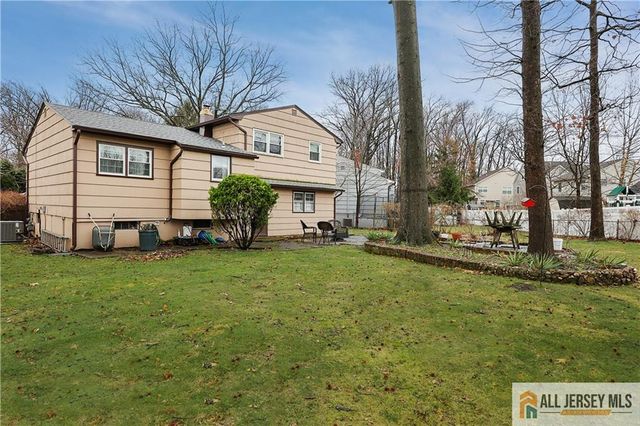 39 Herold Place, Metuchen, NJ 08840