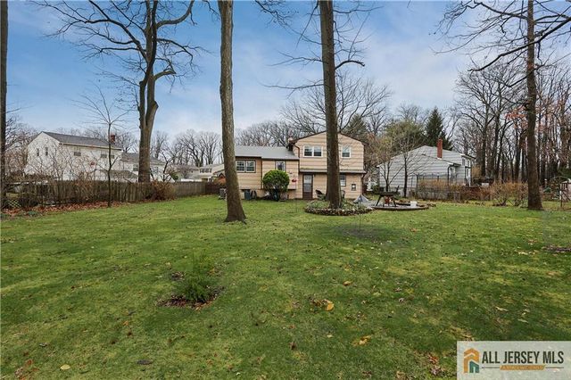 39 Herold Place, Metuchen, NJ 08840